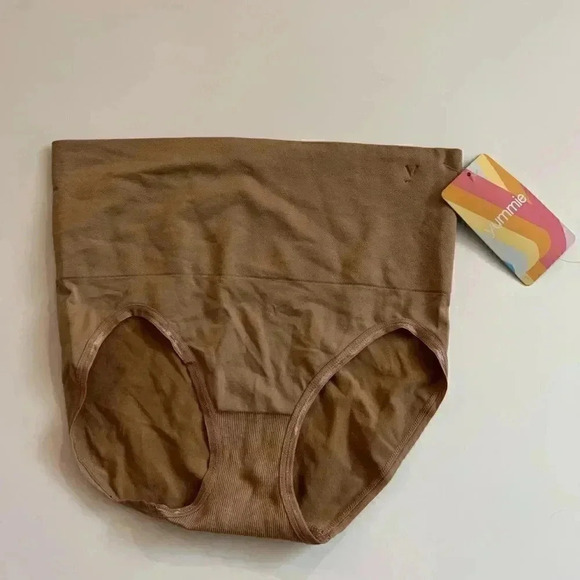 NWT  Yummie Ultralight Seamless Shaping Brief - small/medium - Picture 3 of 4